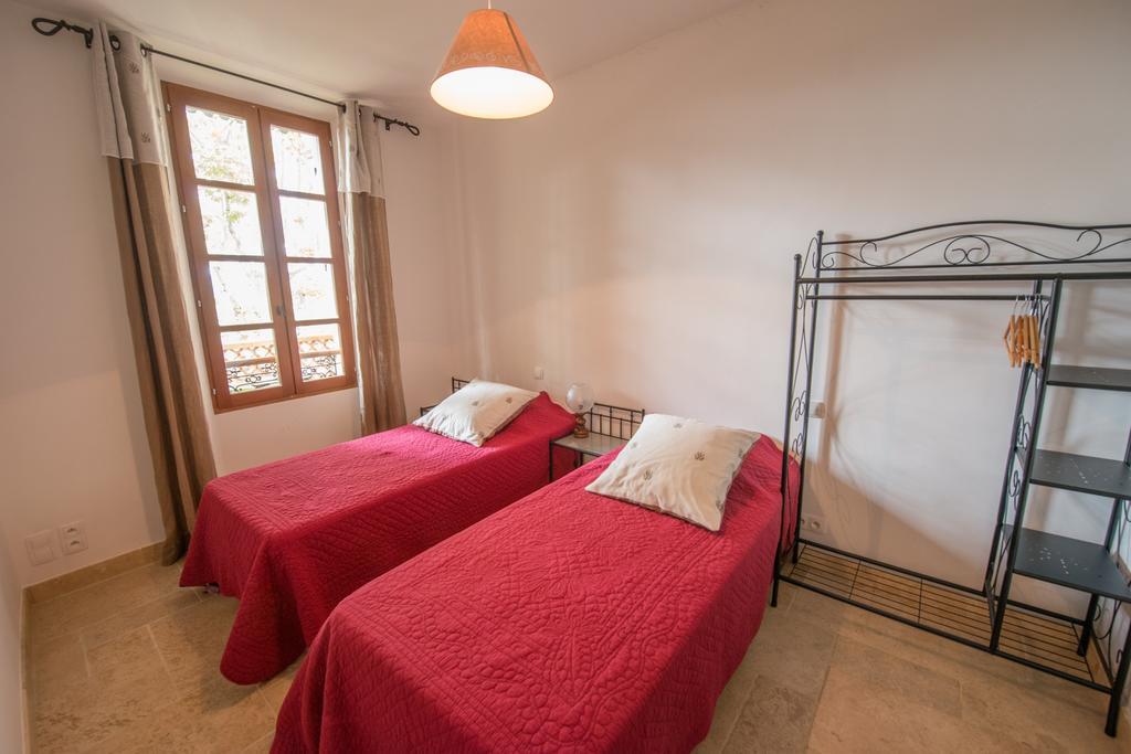 La Treille Et L'Impasse Hotel Ansouis ห้อง รูปภาพ